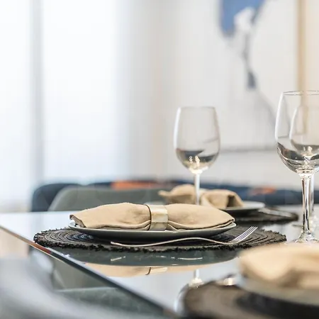 Modern & Stylish 3br In The Heart Of By Rems