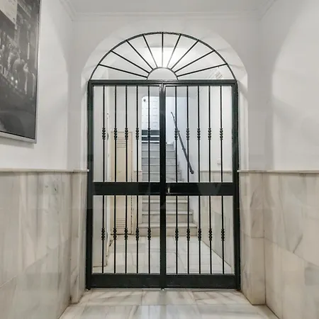 Modern & Stylish 3br In The Heart Of By Rems Apartment Malaga
