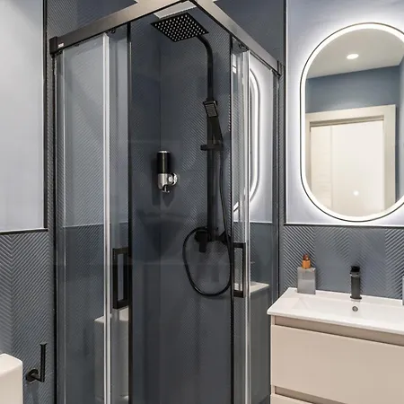 Modern & Stylish 3br In The Heart Of By Rems Málaga