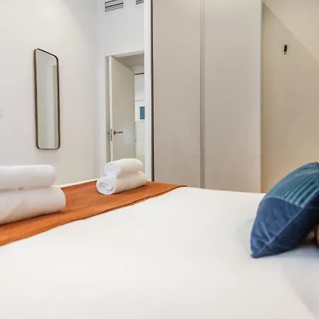 Apartment Modern & Stylish 3br In The Heart Of By Rems *