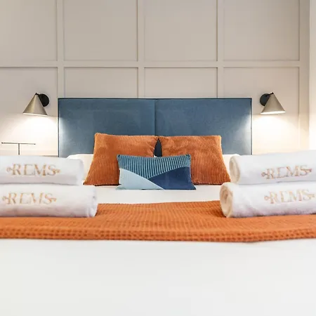 Apartment Modern & Stylish 3br In The Heart Of By Rems Malaga