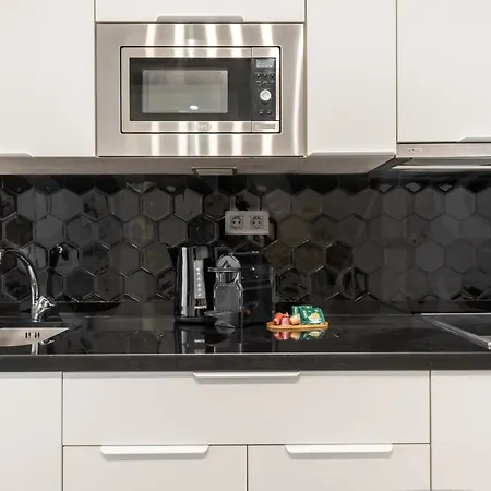 Modern & Stylish 3br In The Heart Of By Rems Malaga
