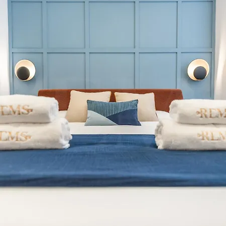 Modern & Stylish 3br In The Heart Of By Rems