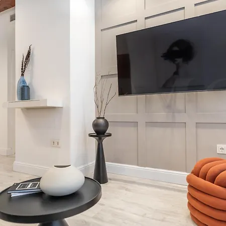 Modern & Stylish 3br In The Heart Of By Rems Apartment